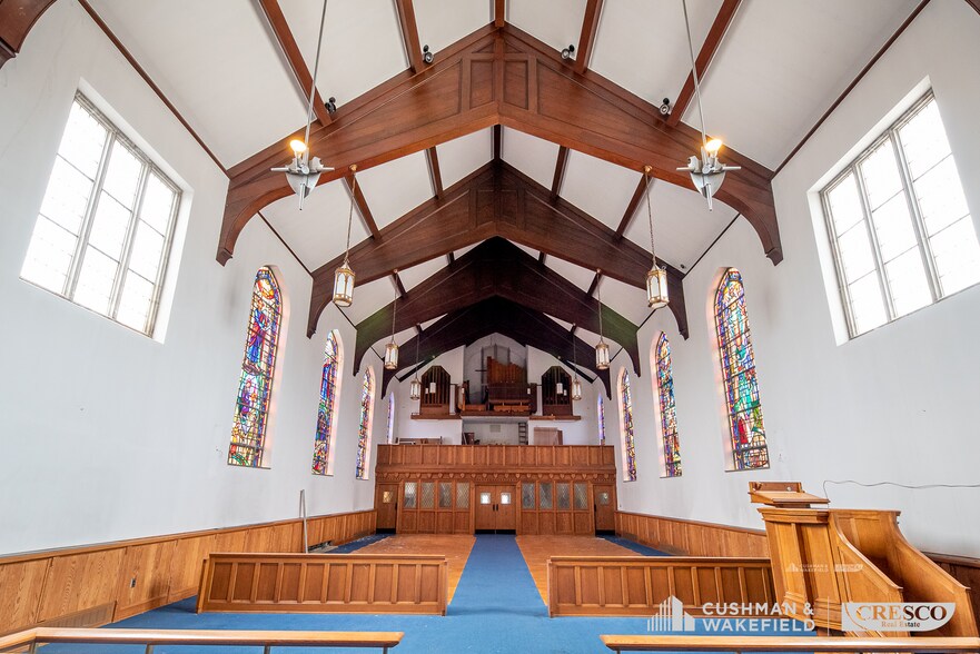 More Photos Of 16400 Detroit Ave, Lakewood Office For Lease