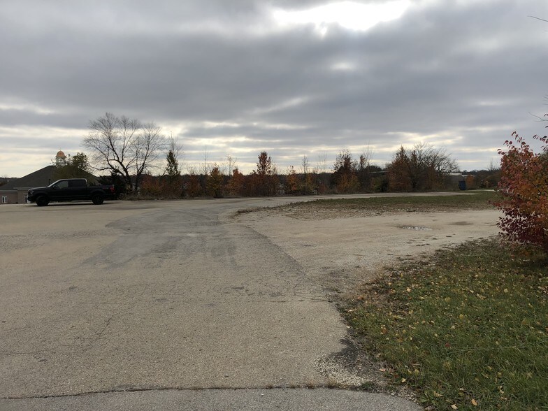 More Photos Of 1539 W US Route 6, Morris Showroom For Sale