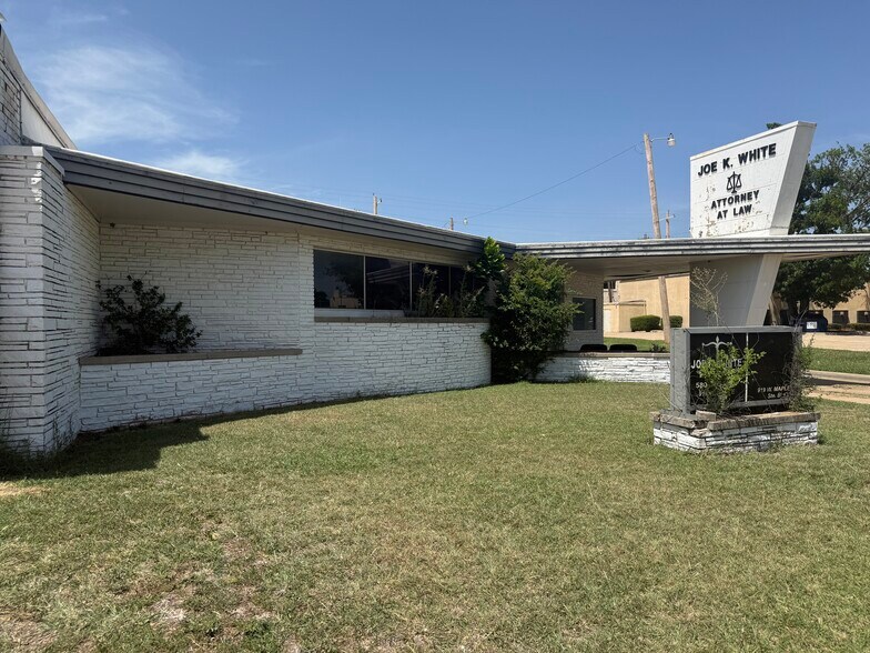 More Photos Of 945 W Maple Ave, Duncan Office For Sale