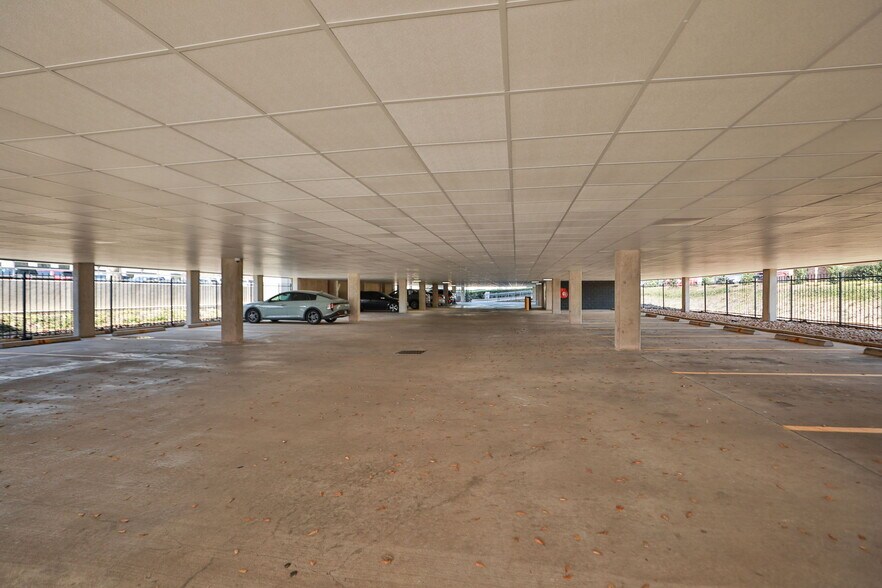 More Photos Of 8955 Katy Fwy, Houston Office For Lease