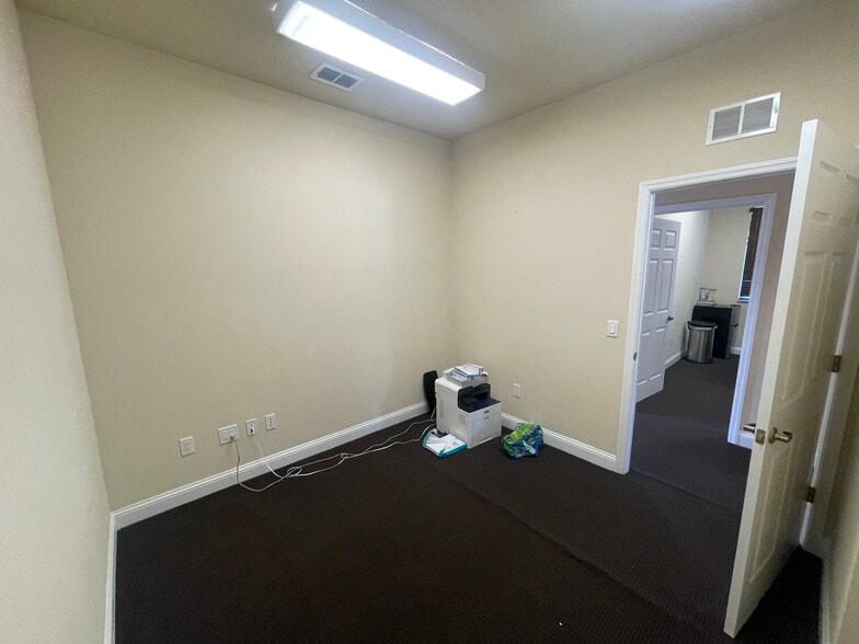 More Photos Of 4875 NW Palm Coast Pky, Palm Coast Office For Sale