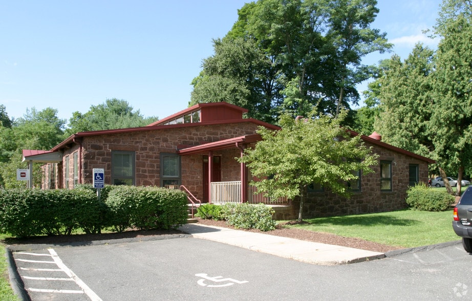 More Photos Of 21 Ensign Dr, Avon Unknown For Lease