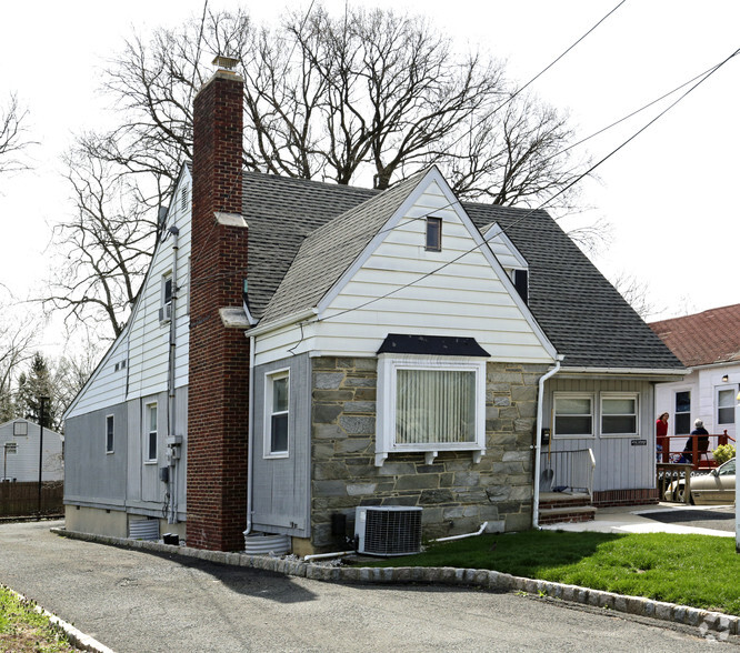 Primary Photo Of 2263 Saint Georges Ave, Rahway Medical For Lease