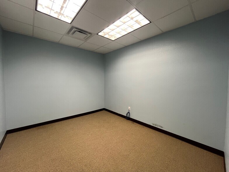 More Photos Of 8917 Molly, Laredo Office For Sale