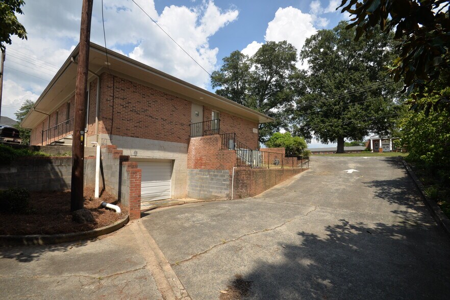 More Photos Of 120 E Phifer St, Monroe Medical For Lease