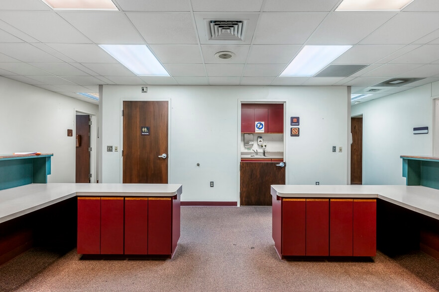 More Photos Of 820 S Illinois Ave, Republic Medical For Sale