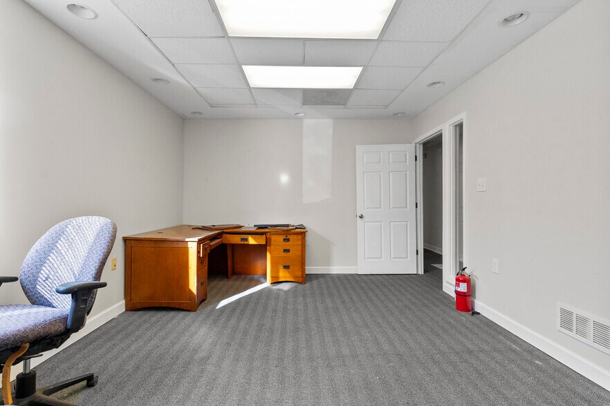 More Photos Of 1119-1123 Merriam Ln, Kansas City Office For Sale