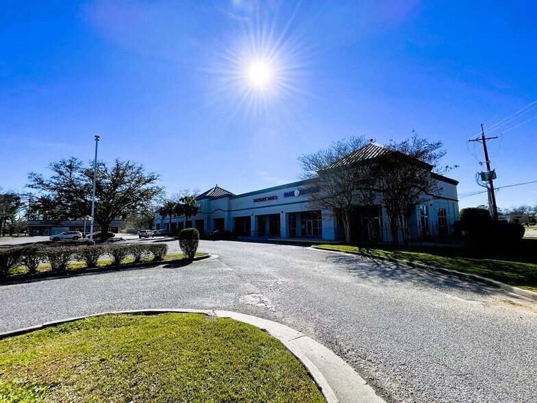 More Photos Of 5810 Main St, Zachary Unknown For Lease