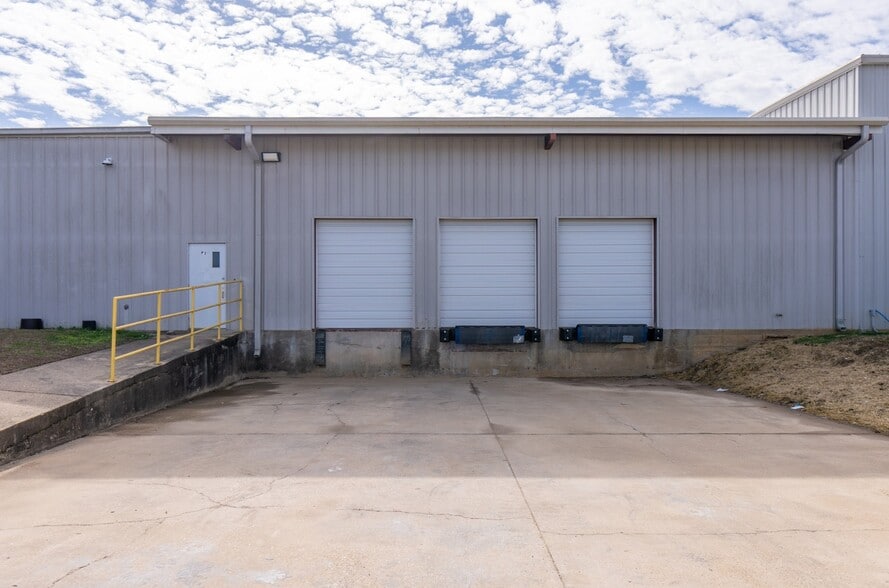 More Photos Of 135 Industrial Dr N, Madison Warehouse For Sale