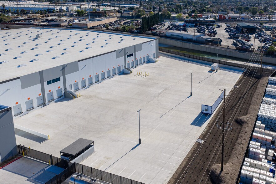 More Photos Of 15010 Don Julian Rd, City of Industry Manufacturing For Lease