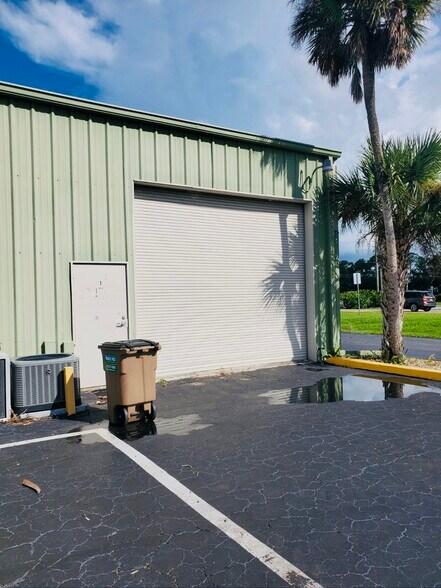 More Photos Of 11000 Metro Pky, Fort Myers Warehouse For Sale