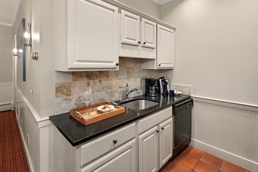 More Photos Of 18 Main St, Stowe Hotel For Sale