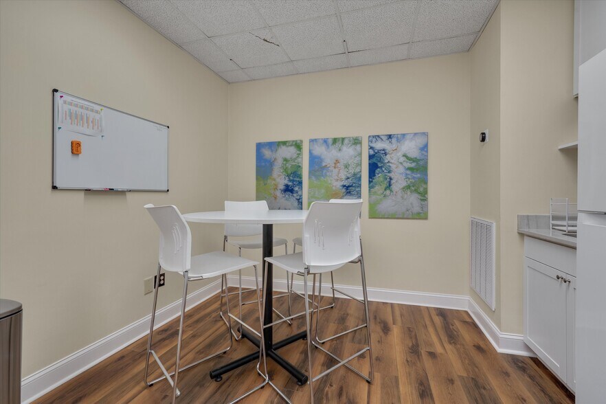 More Photos Of 1904 Front St, Durham Medical For Lease