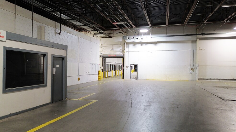 More Photos Of 2415 N Highway 81, Anderson Manufacturing For Lease