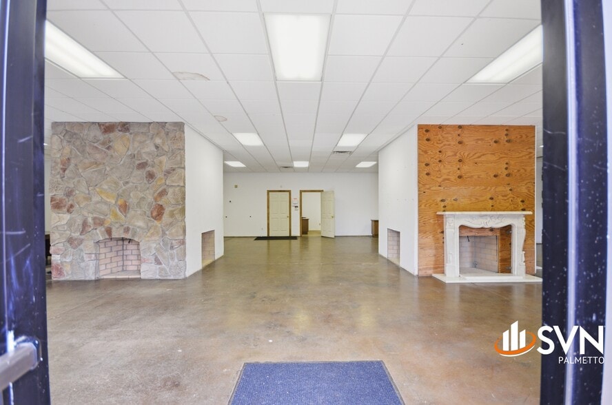 More Photos Of 107 Ben Hamby Ln, Greenville Light Distribution For Lease