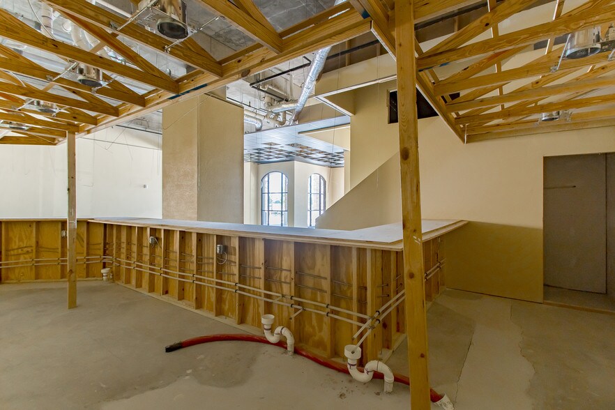 More Photos Of 4001 Nicholson Dr, Baton Rouge Hotel For Lease