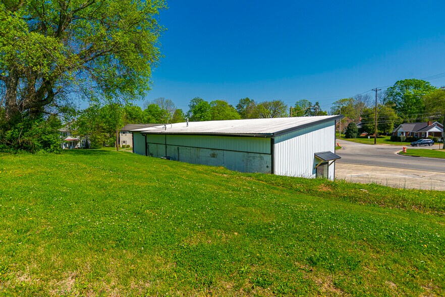 More Photos Of 806 Washington St W, Fayetteville General Retail For Sale