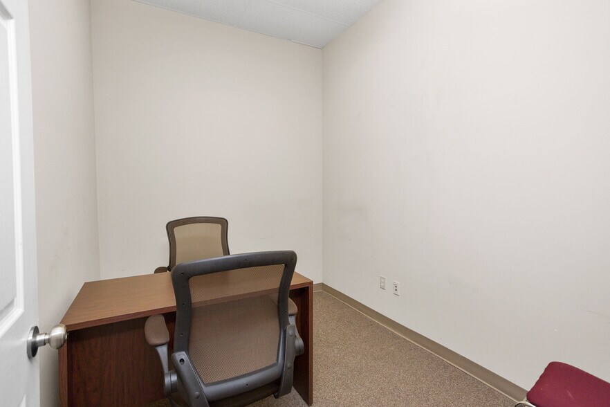 More Photos Of 1702 Mount Holly Rd, Burlington Freestanding For Lease