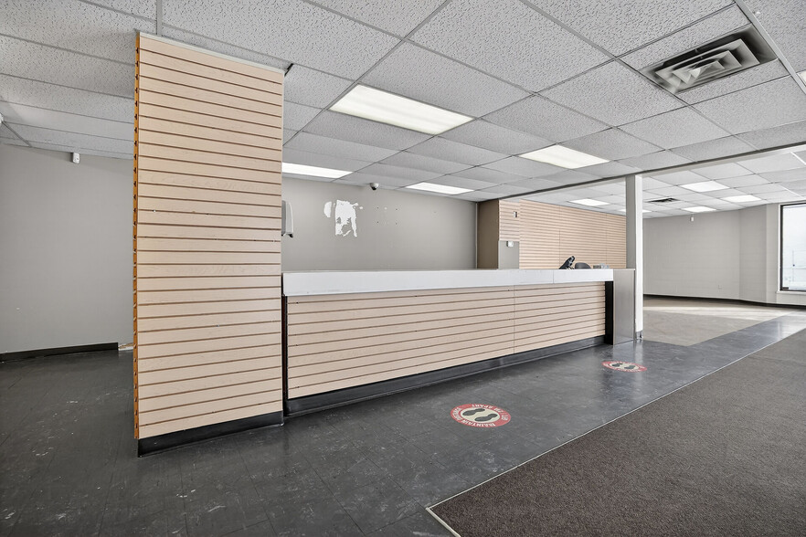 More Photos Of 812 Dundas St, London Freestanding For Sale
