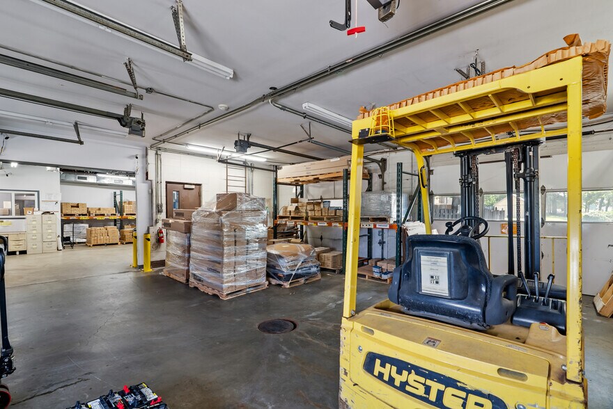 More Photos Of 112-116 Holloway Rd, Ballwin Office For Sale