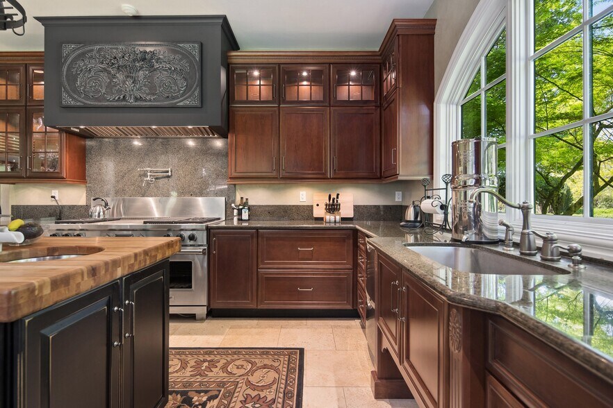 More Photos Of 1500 SE Waverly Dr, Portland Office Residential For Sale