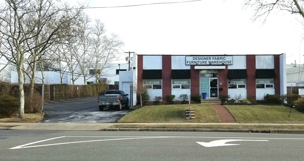 Primary Photo Of 1166-1200 W Chestnut St, Union Township Showroom For Lease
