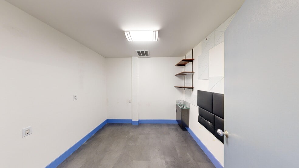 More Photos Of 194 Nassau Ave, Brooklyn Storefront Retail Office For Lease