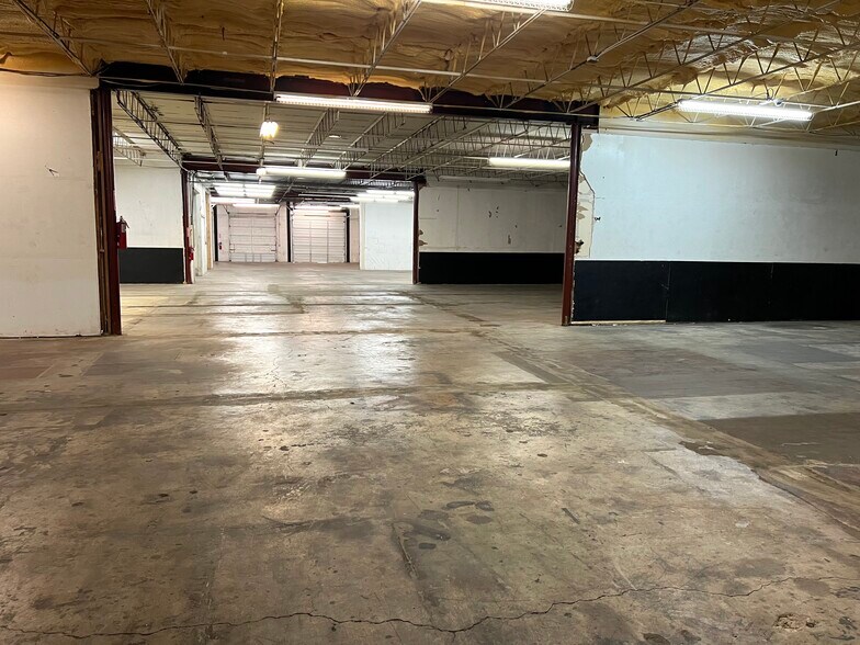 More Photos Of 5508-5516 Brewster St, San Antonio Warehouse For Lease
