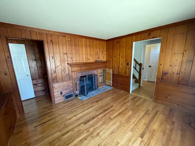 More Photos Of 1132 State Route 31, Lebanon Office Residential For Sale
