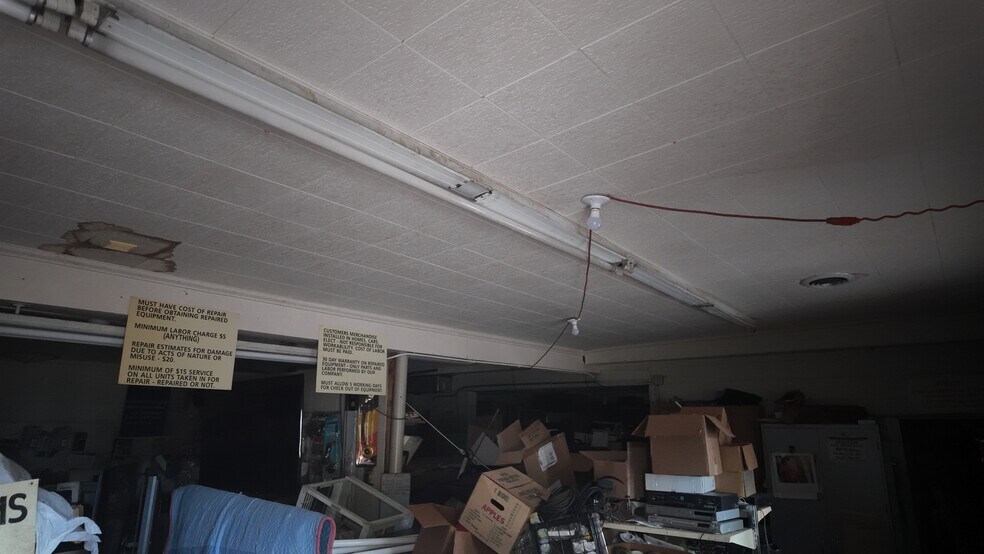 More Photos Of 711 Buffalo St, Shelby Flex For Sale