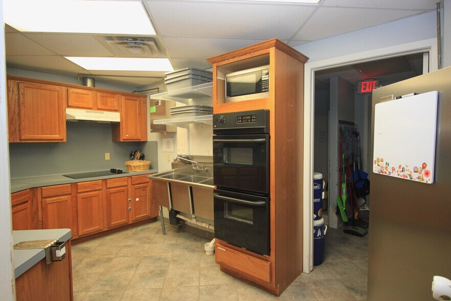 More Photos Of 3421 E Walnut St, Pearland Daycare Center For Sale