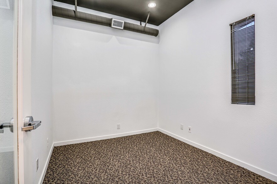 More Photos Of 750 E Tahquitz Canyon Way, Palm Springs Office For Lease