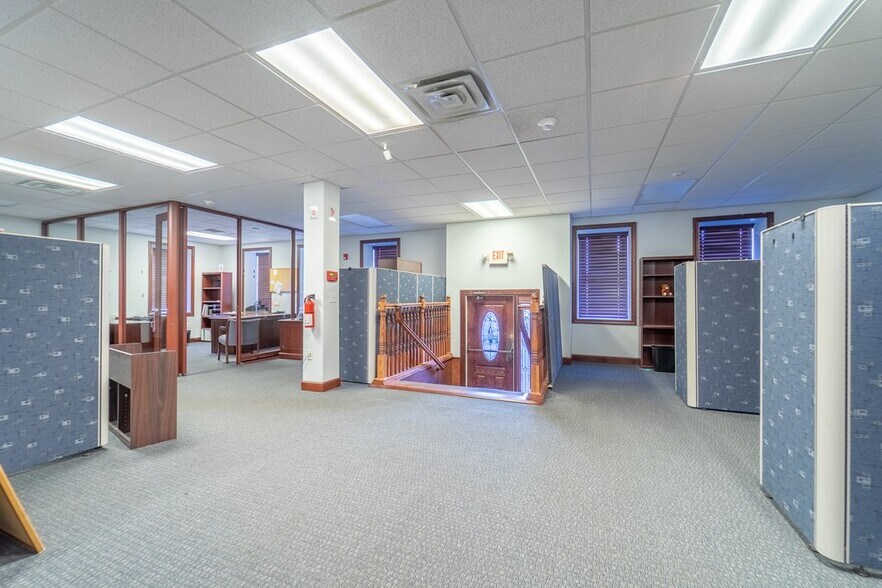 More Photos Of 9 Stewart St, Franklin Office For Sale