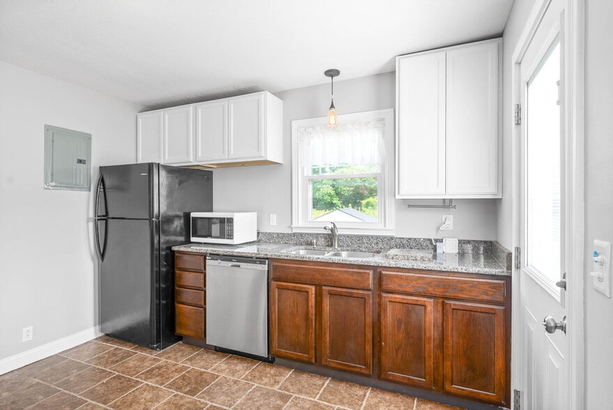 More Photos Of 1662 Golf Club Ln, Clarksville Office For Sale