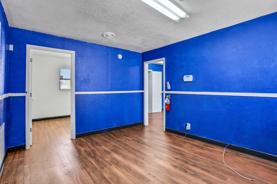 More Photos Of 6406 Merrill Rd, Jacksonville Office For Sale