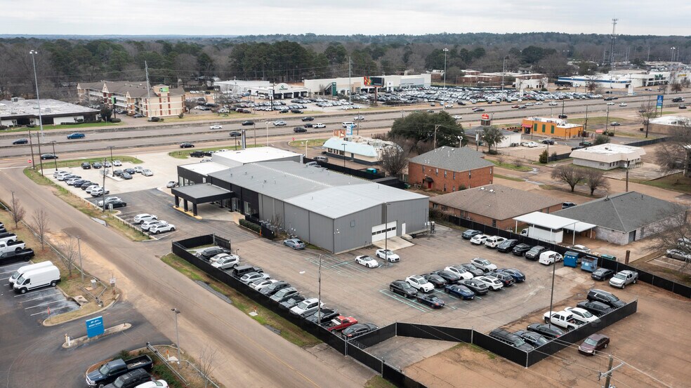 More Photos Of 5385 N I 55 St, Jackson Auto Dealership For Sale
