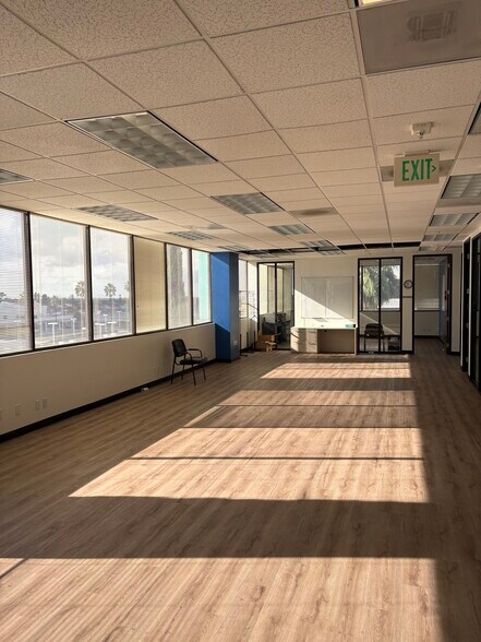 More Photos Of 5555 Garden Grove Blvd, Westminster Office Residential For Lease