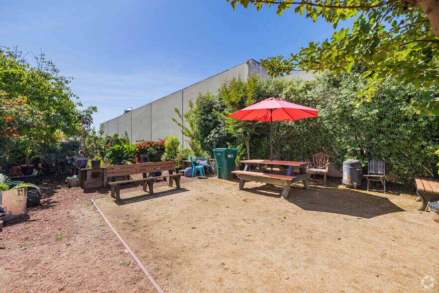 More Photos Of 1050-1066 47th Ave, Oakland Apartments For Lease