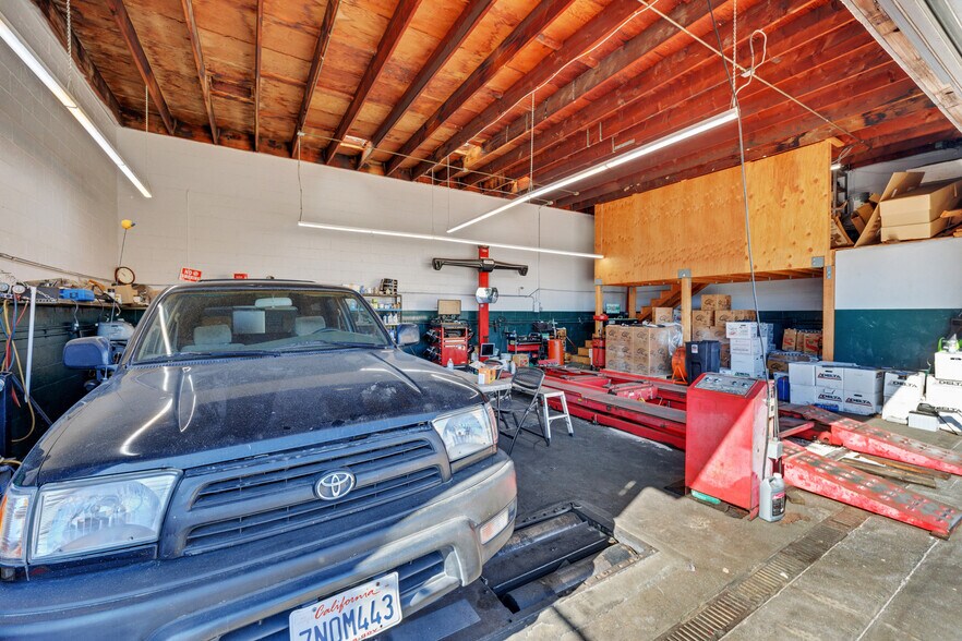 More Photos Of 4401 Beverly Blvd, Los Angeles Auto Repair For Sale