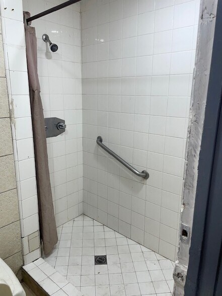 More Photos Of 543 Broad Ave, Wilmington Apartments For Sale