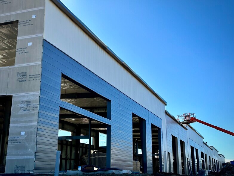 More Photos Of 13833 E Briarwood Ave, Centennial Light Distribution For Lease