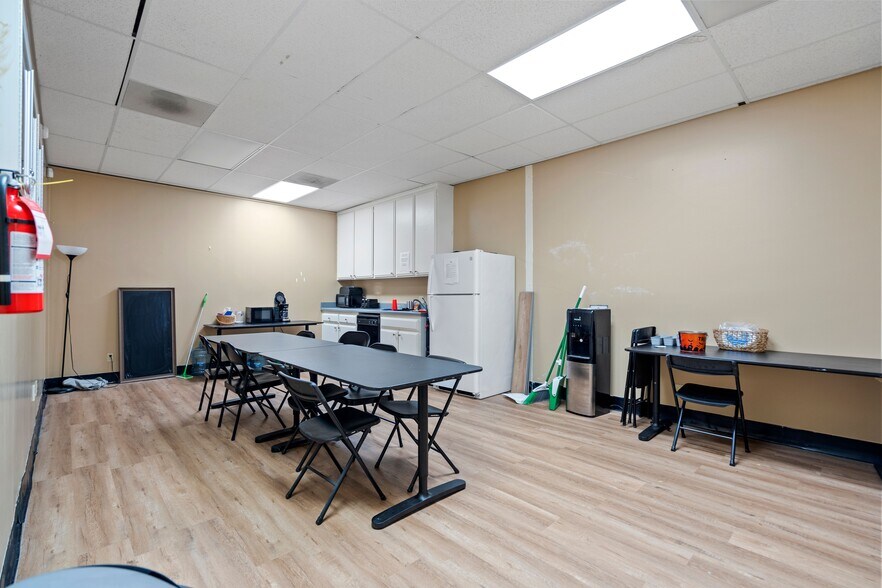 More Photos Of 1516 Brookhollow Dr, Santa Ana Medical For Lease