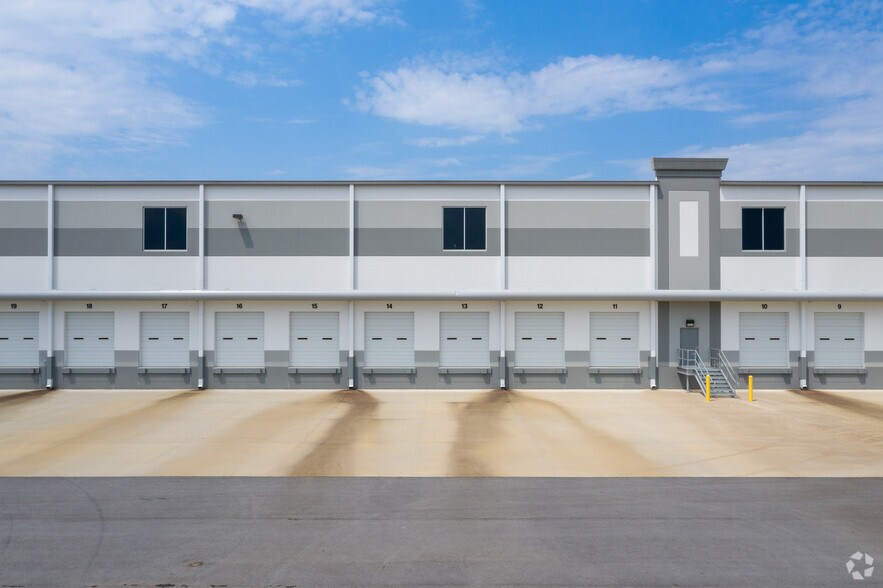 More Photos Of 155 Braselton Pky, Braselton Distribution For Lease