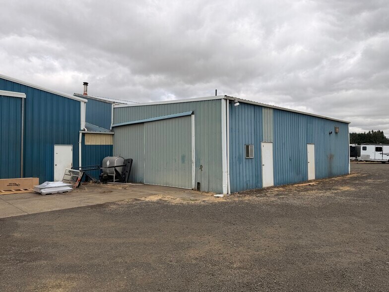 More Photos Of 13000 S Pacific Hwy W, Monmouth Showroom For Sale
