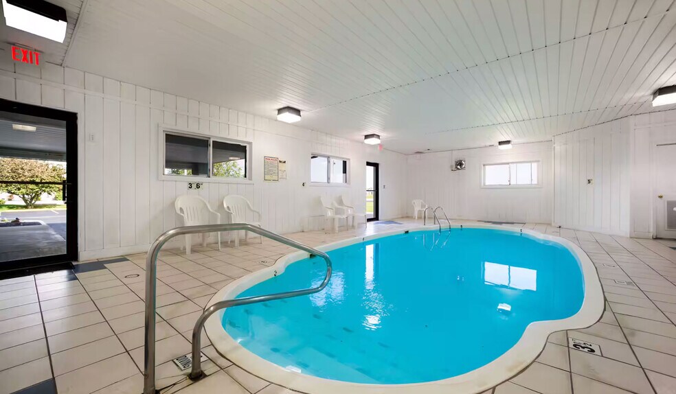 More Photos Of 1606 W Fayette Ave, Effingham Hotel For Sale