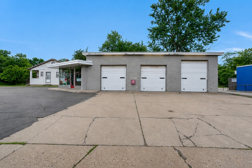More Photos Of 420 S Main St, Wheaton Auto Repair For Sale