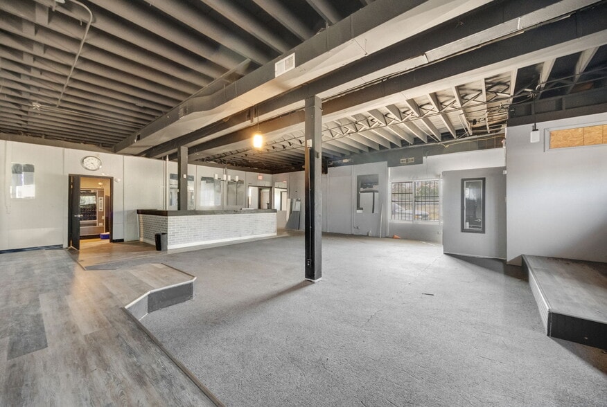 More Photos Of 2600 N Florissant Ave, Saint Louis Flex For Sale