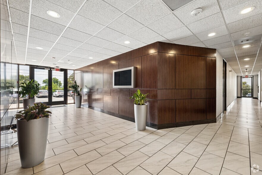 More Photos Of 5805 Callaghan Rd, San Antonio Office For Lease