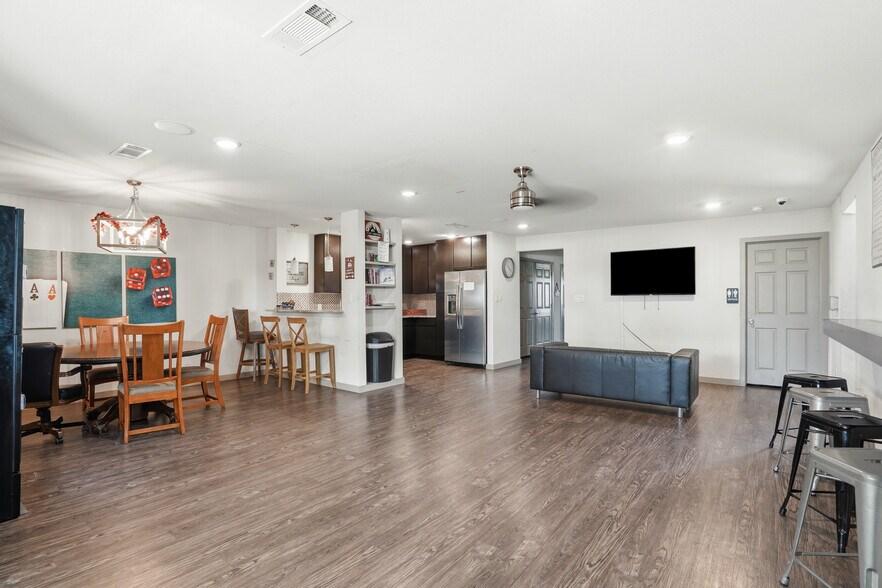 More Photos Of 5860 N FM 51, Weatherford Trailer Camper Park For Sale