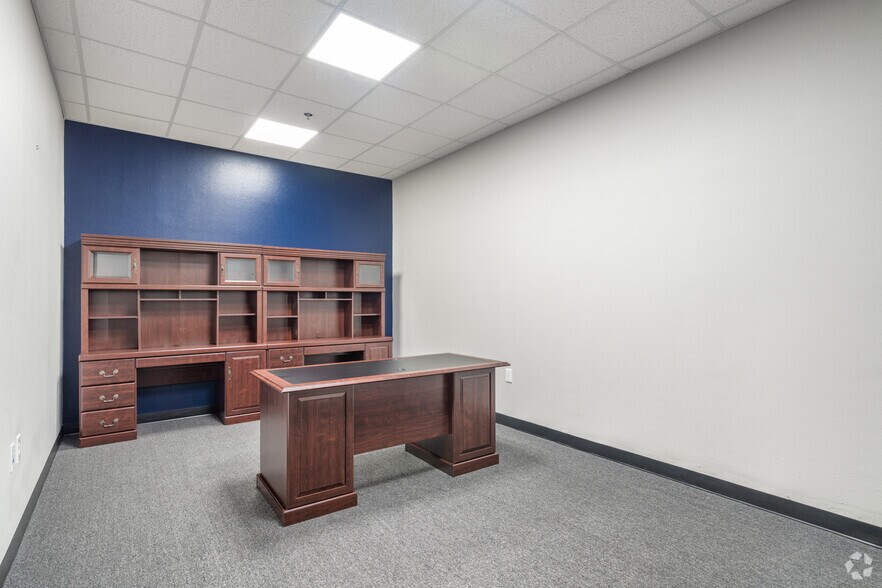 More Photos Of 10000 Emmett F Lowry Expy, Texas City Unknown For Lease